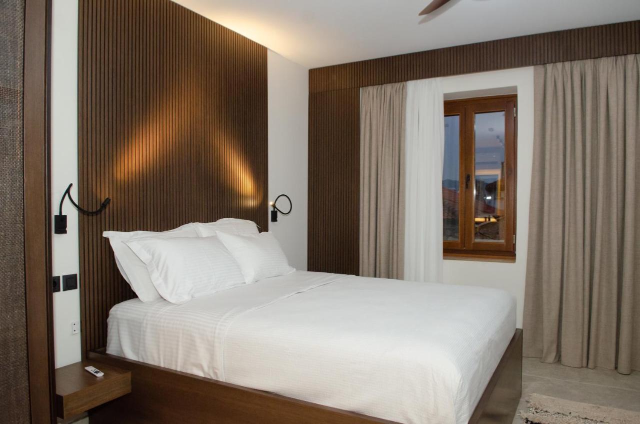 Leone Suites Nafpaktos Exterior foto